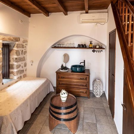 Arapakis Historic Castle Lejlighedshotel Pírgos Dhiroú Eksteriør billede
