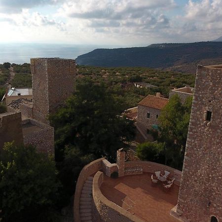 Arapakis Historic Castle Lejlighedshotel Pírgos Dhiroú Eksteriør billede