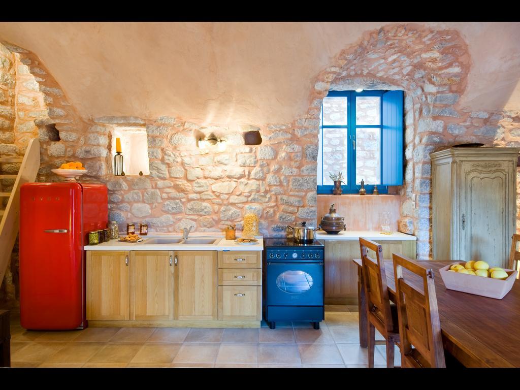 Arapakis Historic Castle Lejlighedshotel Pírgos Dhiroú Værelse billede