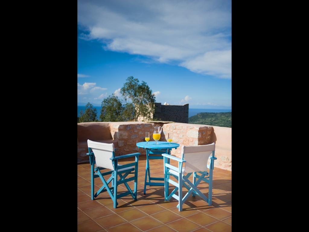 Arapakis Historic Castle Lejlighedshotel Pírgos Dhiroú Værelse billede