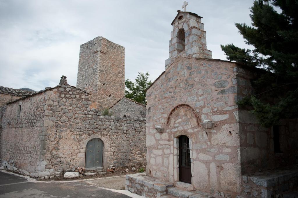 Arapakis Historic Castle Lejlighedshotel Pírgos Dhiroú Eksteriør billede