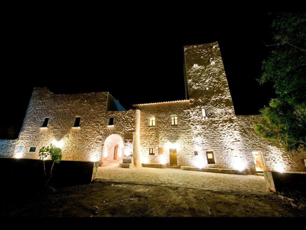 Arapakis Historic Castle Lejlighedshotel Pírgos Dhiroú Eksteriør billede