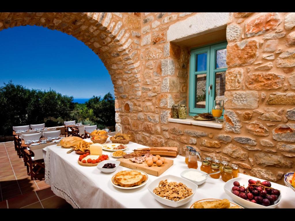 Arapakis Historic Castle Lejlighedshotel Pírgos Dhiroú Eksteriør billede