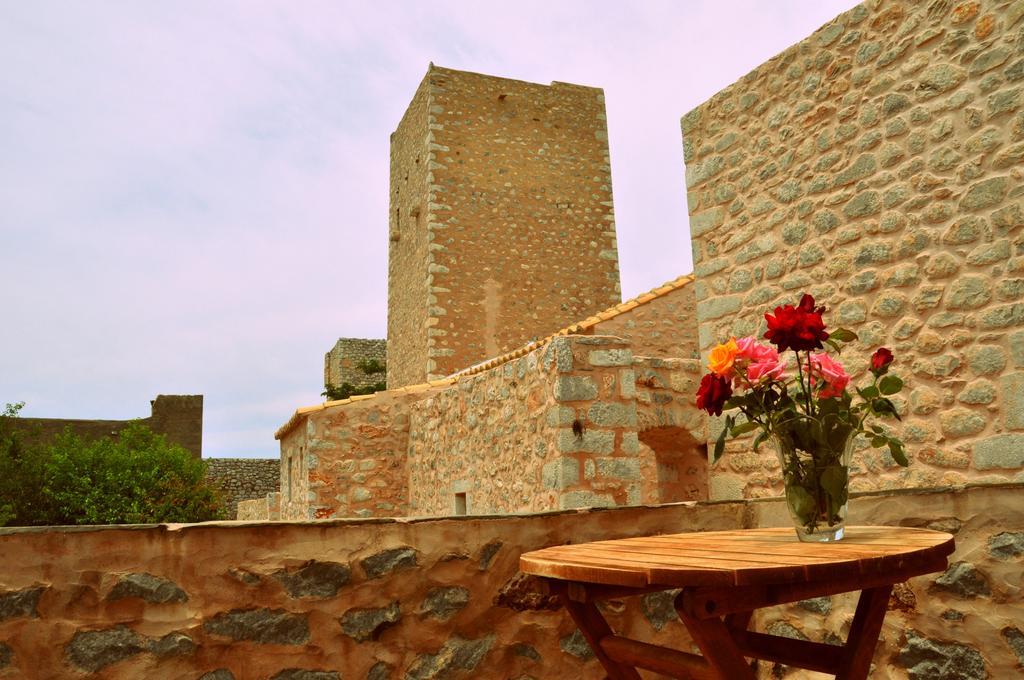 Arapakis Historic Castle Lejlighedshotel Pírgos Dhiroú Eksteriør billede