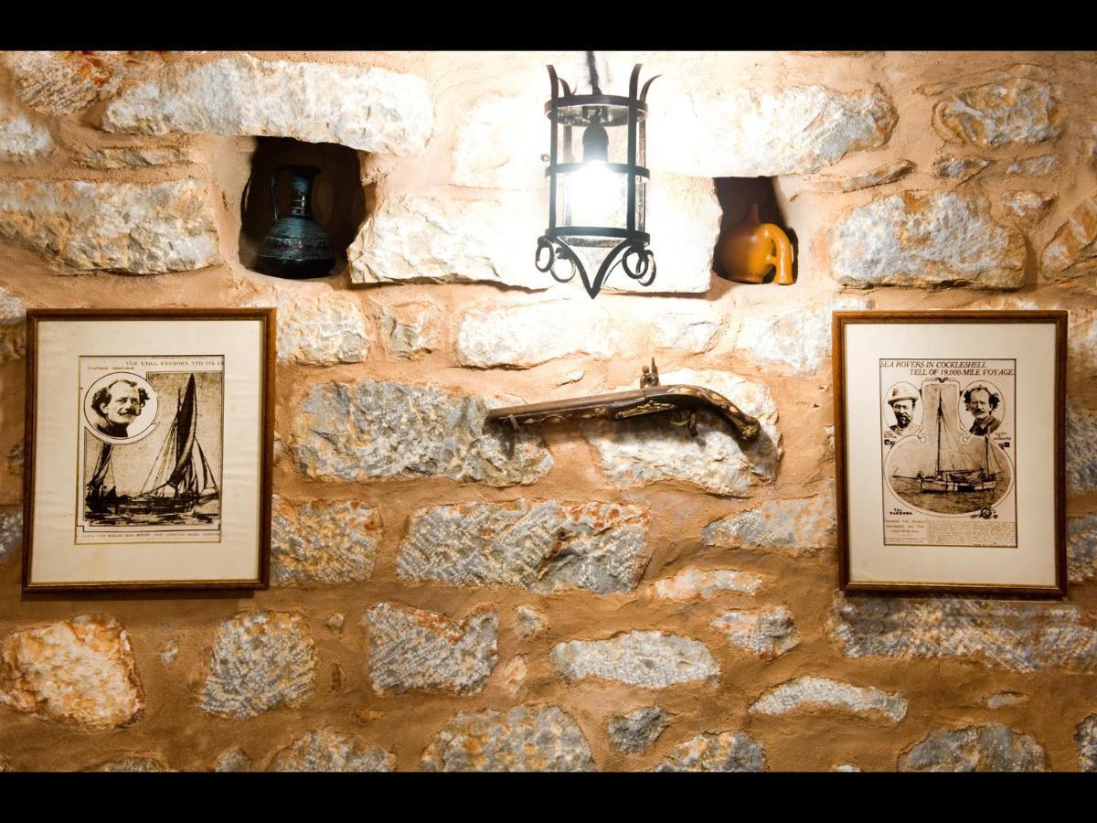 Arapakis Historic Castle Lejlighedshotel Pírgos Dhiroú Eksteriør billede
