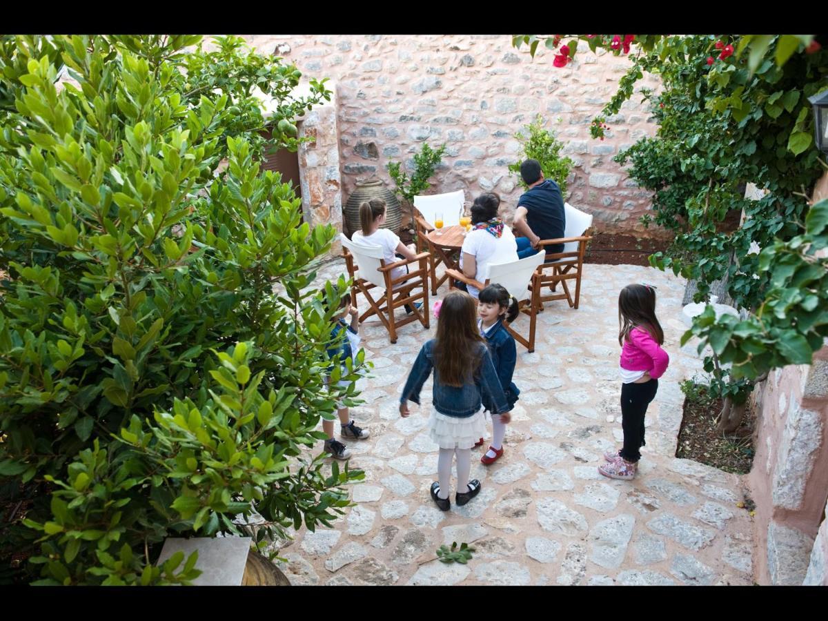 Arapakis Historic Castle Lejlighedshotel Pírgos Dhiroú Værelse billede