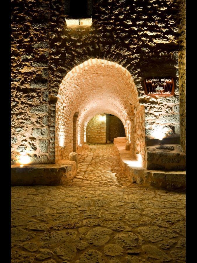 Arapakis Historic Castle Lejlighedshotel Pírgos Dhiroú Eksteriør billede